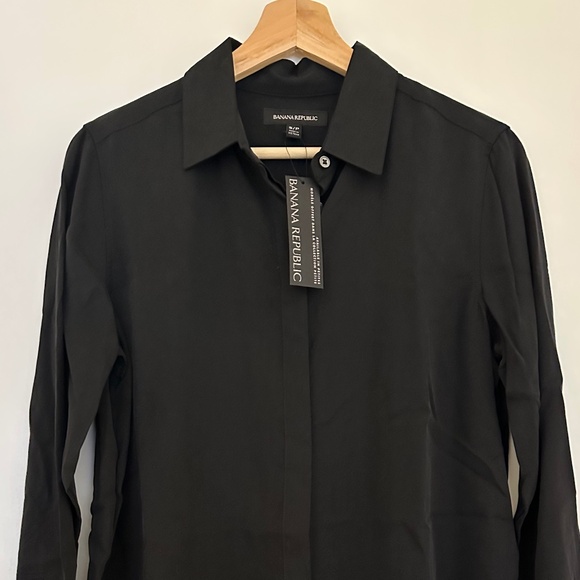 BNWT- Banana Republic Black Flowy Dress Shirt (S) - Picture 3 of 11